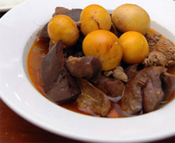 Làm xôi lòng gà nóng hổi dùng cho bữa điểm tâm sáng