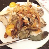 Làm xôi lòng gà nóng hổi dùng cho bữa điểm tâm sáng