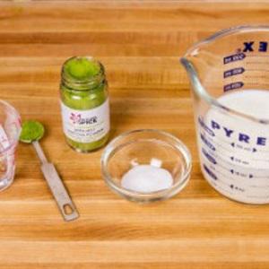 Cách làm latte trà xanh đêm giáng sinh