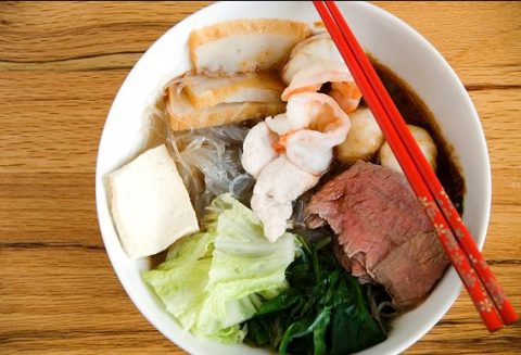 Lẩu bò hải sản nóng hổi cho ngày mưa lạnh