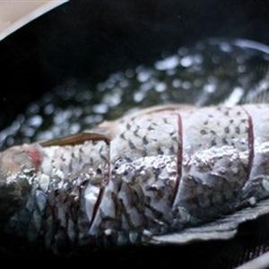 Cách nấu lẩu cá chép dưa cải chua