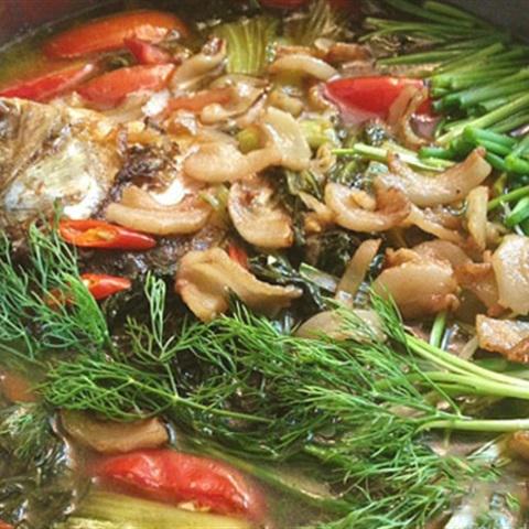 Cách nấu lẩu cá chép dưa cải chua