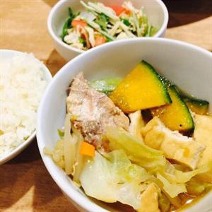 Cách làm lẩu cá hồi rau củ