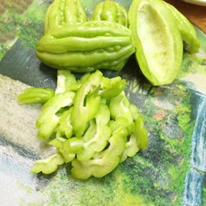 Cách làm lẩu chả cá nấu khổ qua