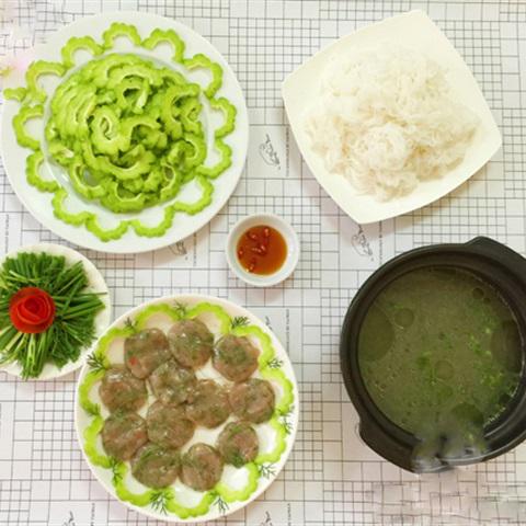 Cách làm lẩu chả cá nấu khổ qua