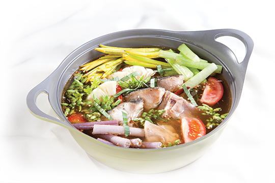 Lẩu đầu cá bớp ớt khô