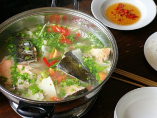 Lẩu đầu cá hồi