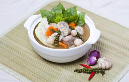 Lẩu đuôi heo tiêu xanh