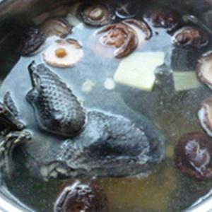 Cách làm lẩu gà đen