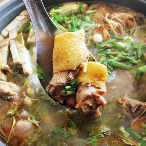 Cách làm lẩu gà lá giang