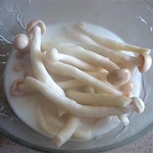 Cách làm lẩu gà với ngải cứu