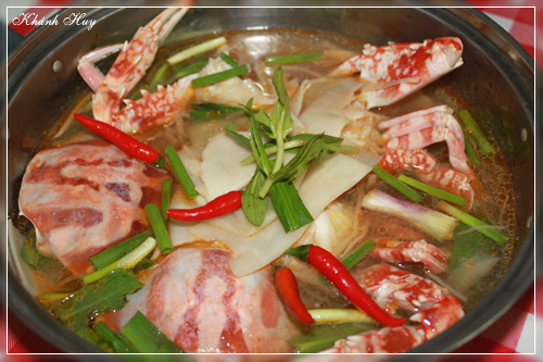 Lẩu ghẹ nấu măng chua
