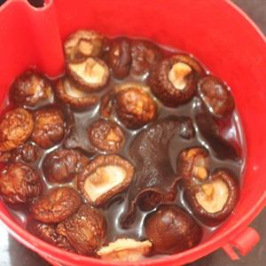 Cách nấu lẩu nấm bò tái