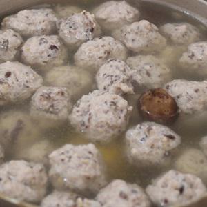 Cách nấu lẩu nấm bò tái