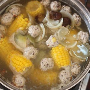 Cách nấu lẩu nấm bò tái