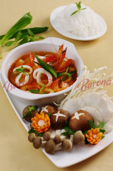 Lẩu nấm chua cay