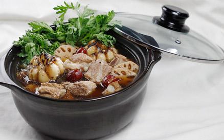 Lẩu sườn non củ sen- bữa ăn ấm áp