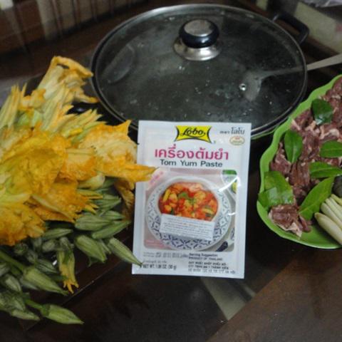 Cách làm lẩu thái bông bí hải sản