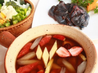 Lẩu trái cây gà rừng