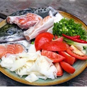 Cách làm lẩu với đầu cá hồi