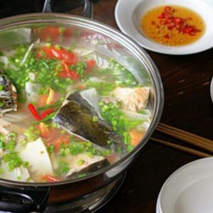 Cách làm lẩu với đầu cá hồi