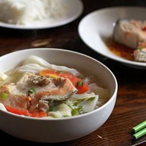 Cách làm lẩu với đầu cá hồi