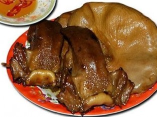 Lỗ tai heo phá lấu