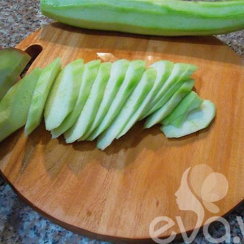 Cách làm lòng gà xào mướp hương