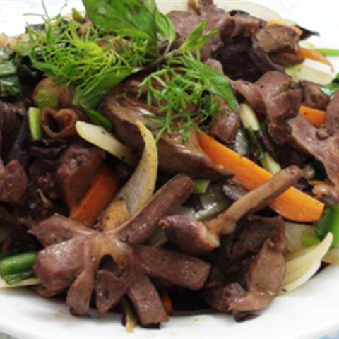 Cách làm lòng gà xào sa tế