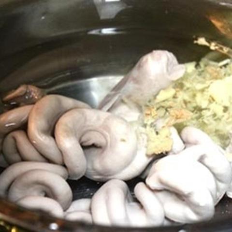 Cách làm lòng heo trộn măng tươi