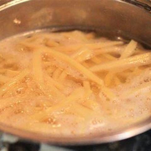 Cách làm lòng heo trộn măng tươi