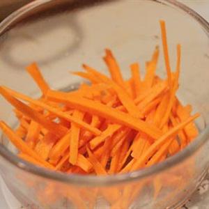 Cách làm lòng heo trộn măng tươi