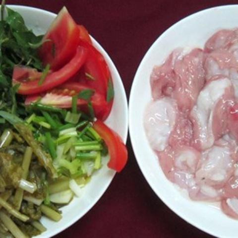 Cách làm lòng heo xào dưa chua