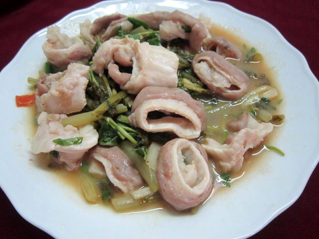 Lòng heo xào dưa chua