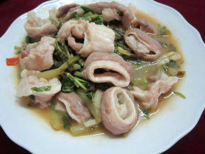 Lòng heo xào dưa chua