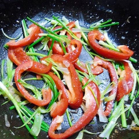 Cách làm lòng heo xào hành