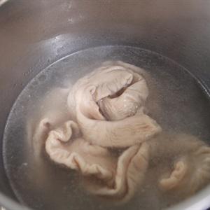 Cách làm lòng non xào dưa chua