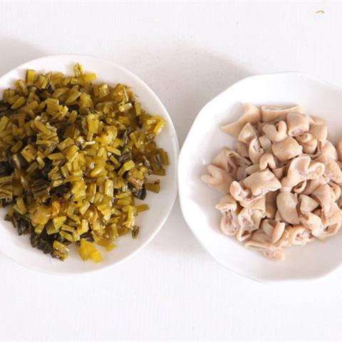 Cách làm lòng non xào dưa chua