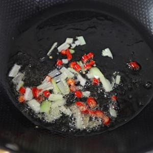 Cách làm lòng non xào dưa chua