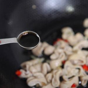 Cách làm lòng non xào dưa chua