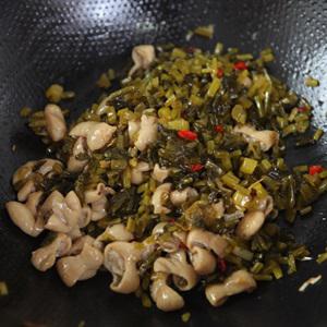 Cách làm lòng non xào dưa chua