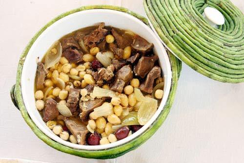 Lưỡi bò hầm hạt sen