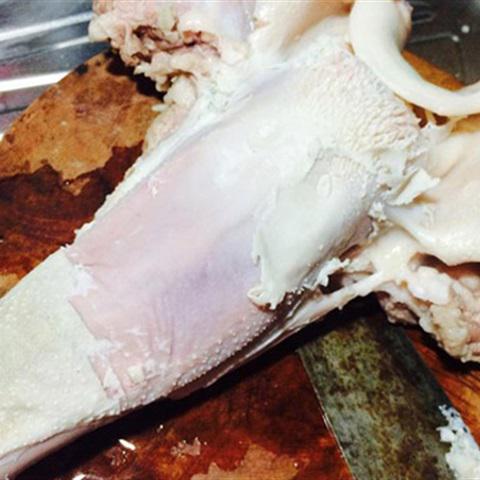 Cách làm lưỡi heo luộc