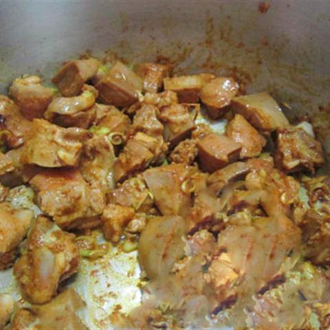 Cách làm lưỡi heo nấu cà ri