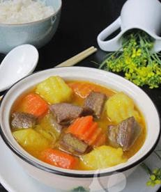 Lưỡi heo nấu cà ri