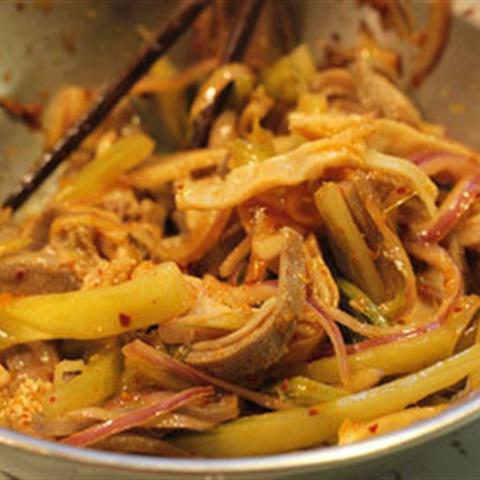 Cách làm lưỡi heo và bao tử trộn dưa cải chua