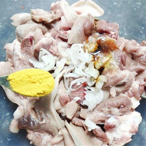 Cách làm lưỡi heo xào riềng sả