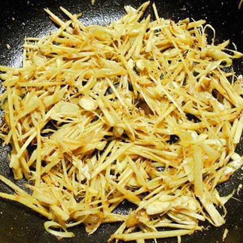 Cách làm lưỡi heo xào riềng sả