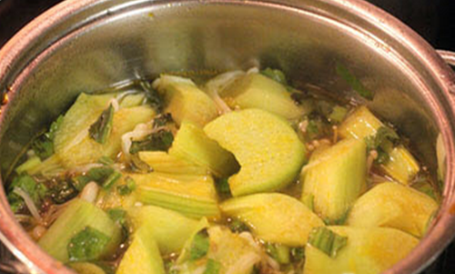 Lưỡi lợn nấu ragu ăn với bánh mì ngon không cưỡng nổi