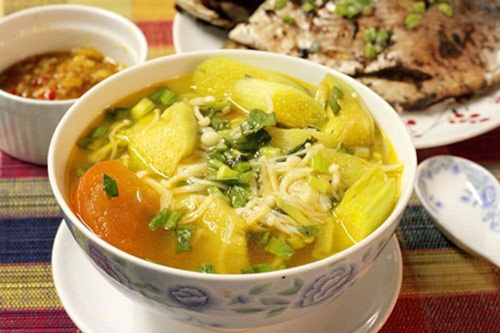 Lưỡi lợn nấu ragu ăn với bánh mì ngon không cưỡng nổi